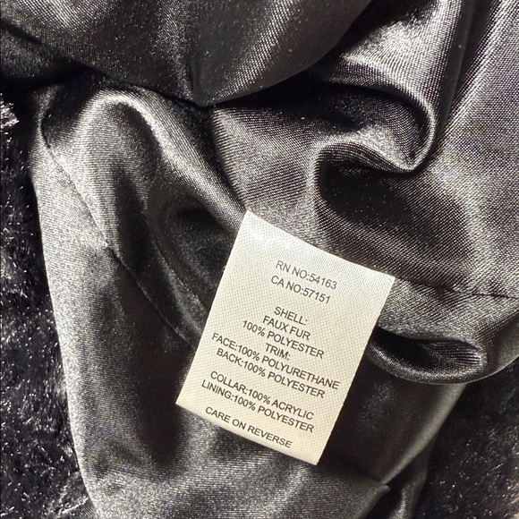 New Marc New York Black Faux Fur Vest Gold Zip Pockets Plush Collar Jacket Sz XL - Picture 11 of 11